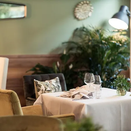Boutique Zum Rosenbaum Hotel 4*