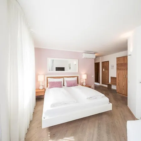 Boutique Zum Rosenbaum Hotel Nals