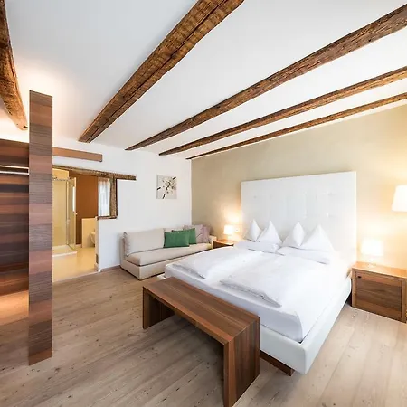 Boutique Zum Rosenbaum Hotel 4*