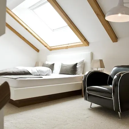 Hotel Boutique Zum Rosenbaum 4*